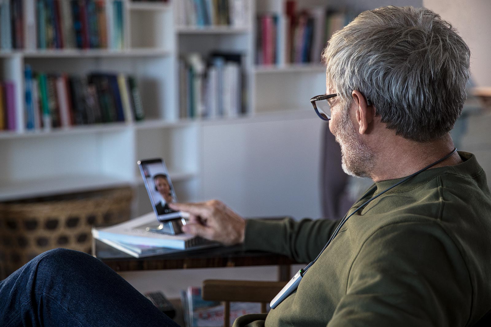 Man using Widex Remote Care